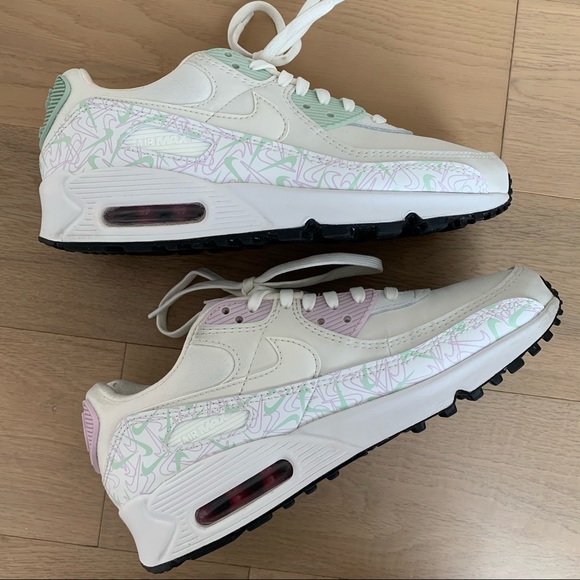 Women Nike Air Max 90 Valentines Day Size 7.5 - Picture 3 of 12